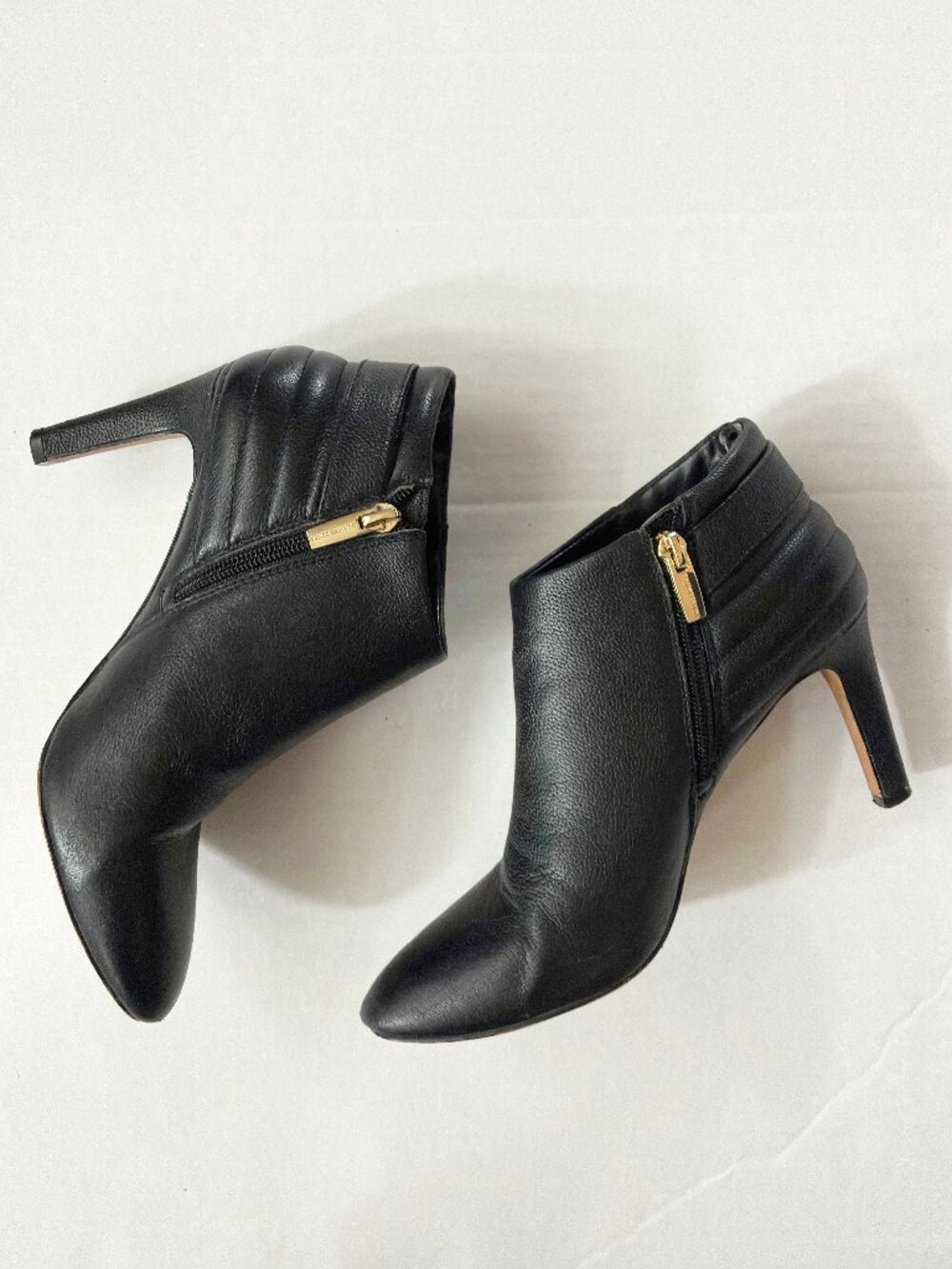 Vince Camuto Landria Leather Pebbled Quilted Ankle Booties Winter Fall Black - 8